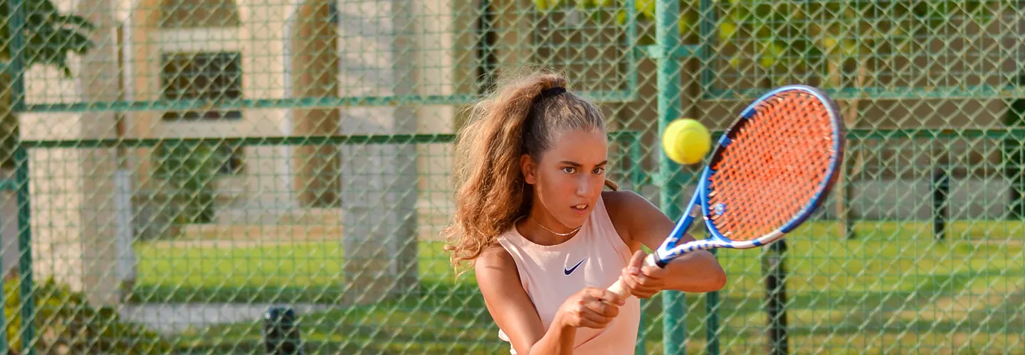 girl practicing tennis groundstroke
